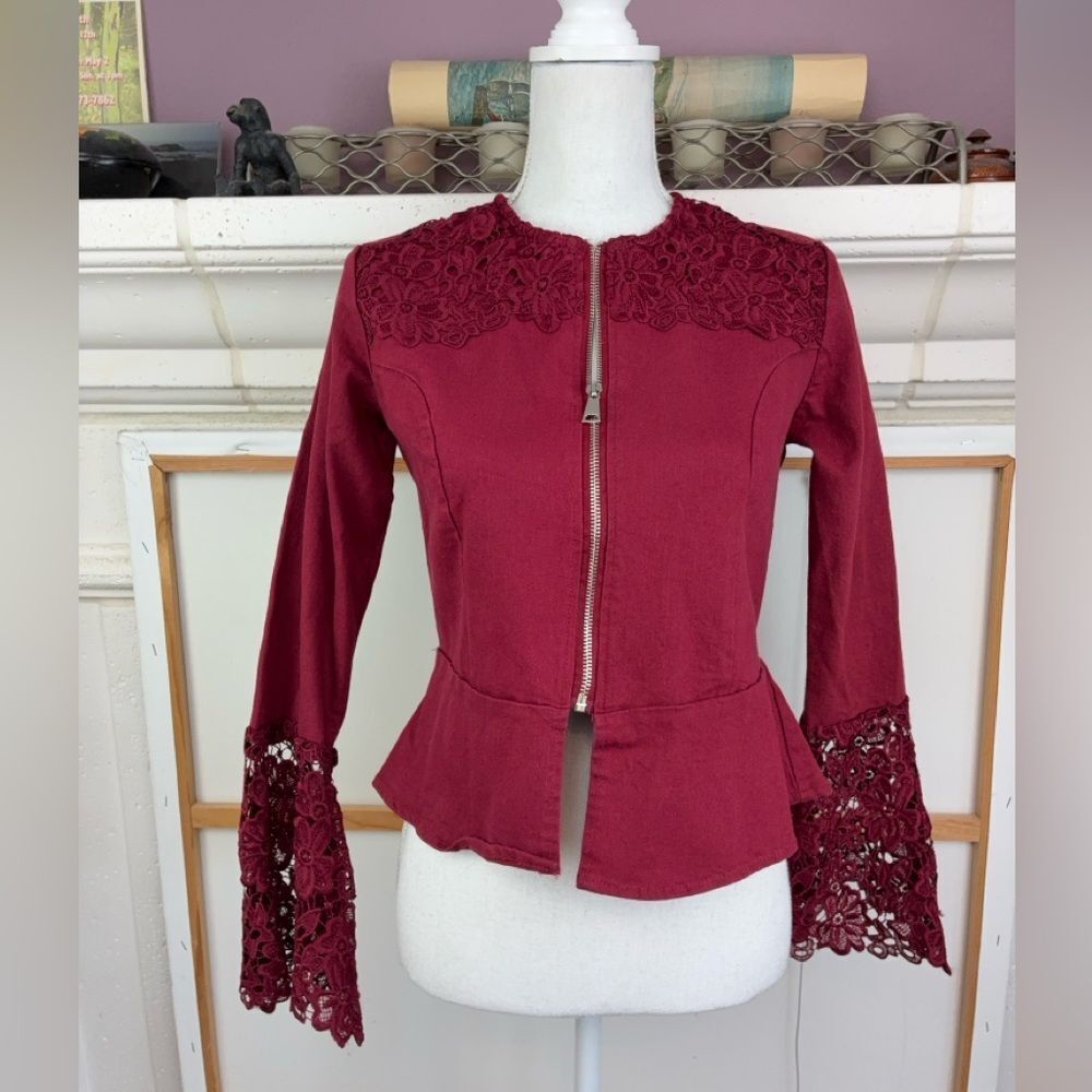 Kate & Mallory Dramatic Elegant Wine Jacket w/ Lace Sleeves on sz.4-6 mannequin